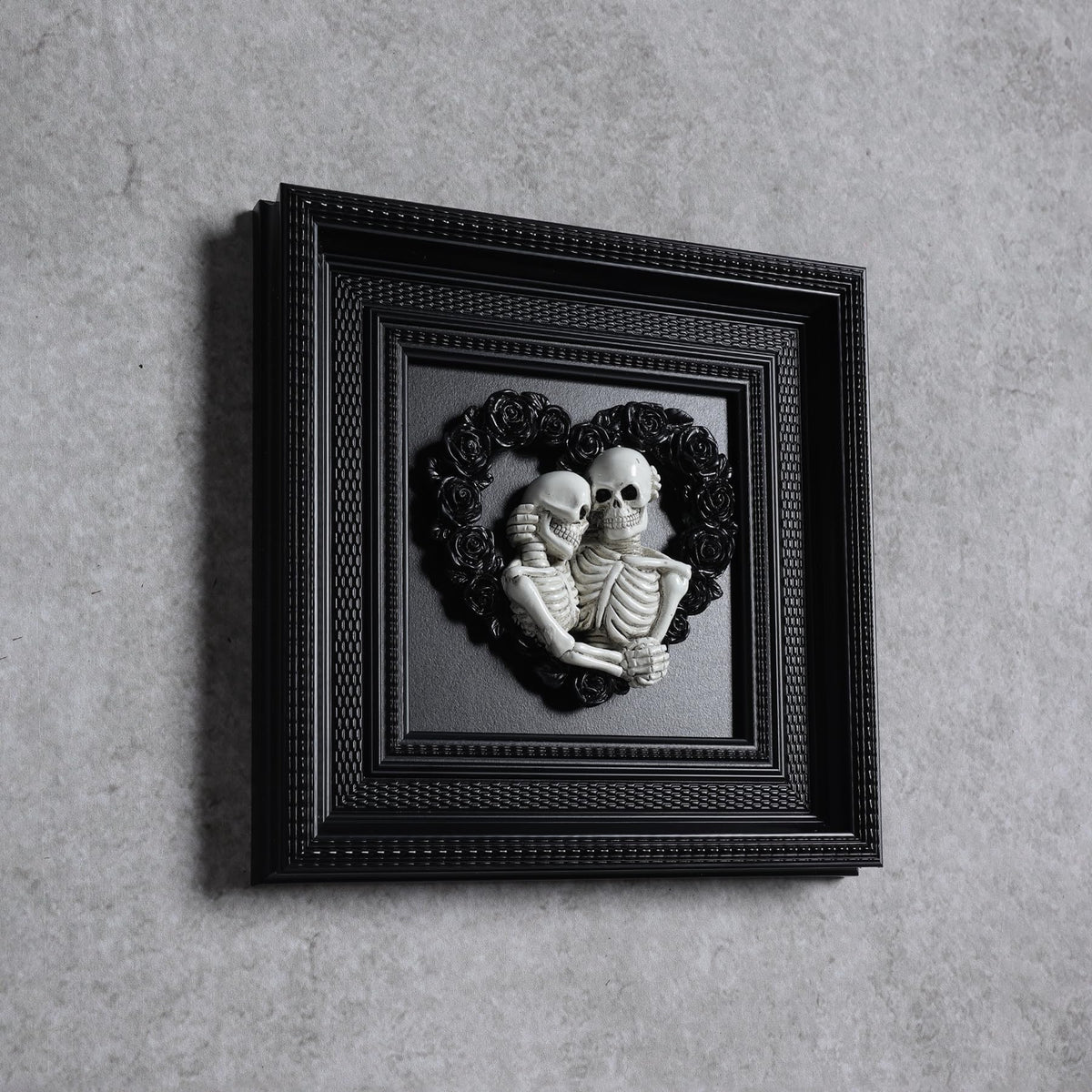 Skeleton Couple Hugging 3d Wall Sculpture Love Never Dies Black Wedding Roses Heart Wreath with Black Framed for Home Decor Accents, Living Room, Entryway Wall Art, Gothic Wall Decor