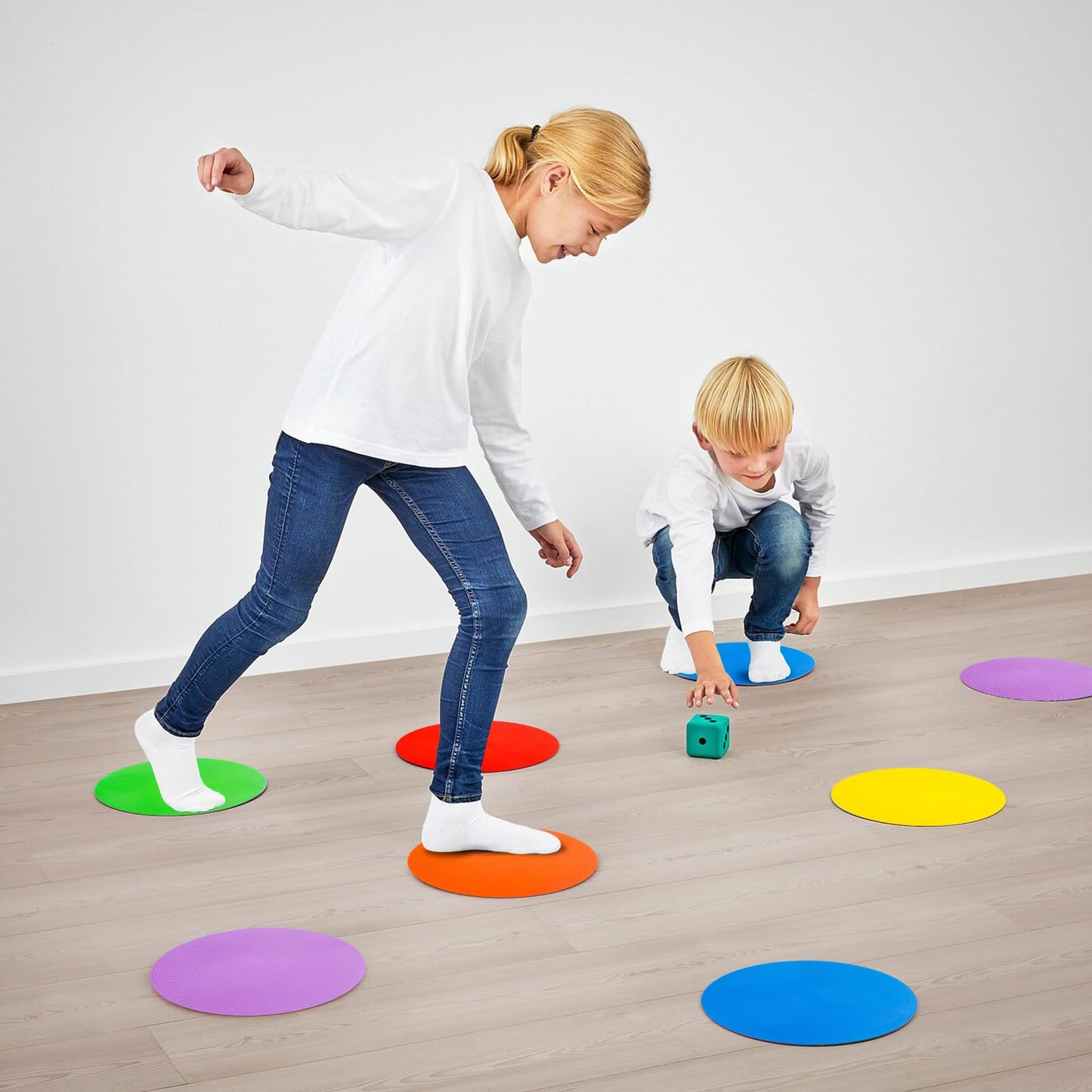 WildTracks 9 inch Spot Markers Flat Field Cones, Non Slip Rubber Agility Markers Flat Field Cones for Soccer Basketball Sports Speed Agility Training （18 pcs）