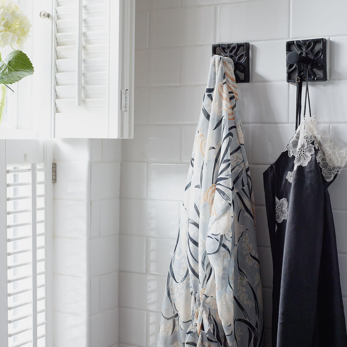 Autumn Alley Black Bathroom Towel Hook Robe Hook Wall Mounted - Decorative Wall Hooks for Towel, Robe, Coat, and Door Hooks for Bathroom Rustproof Modern Unique Style, 2 Pack