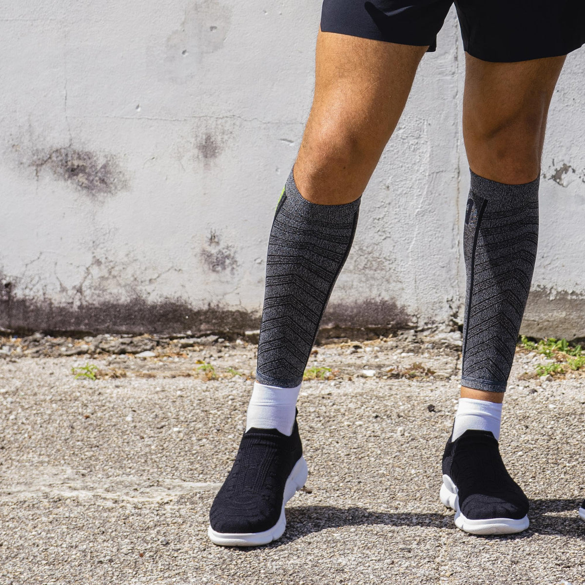 Zensah Featherweight Compression Leg Sleeves - Relieve Shin Splints, Calf Strains (Midnight Black, Large)